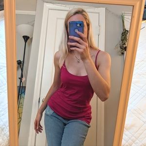 ❤️ Vibrant maroon spaghetti strap camisole.